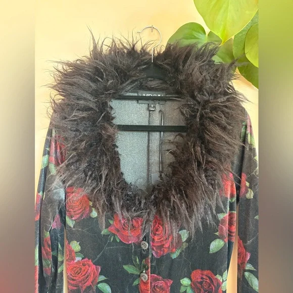 🍀sold🍀NWT - Dolls Kill Widow - Velvet Rose Duster with Faux Fur - Picture 5 of 12